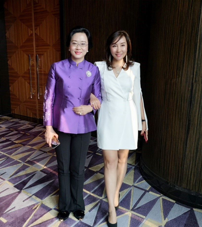 成都女企协30周年庆,尊尚柏丽与其共绽放_肖莉