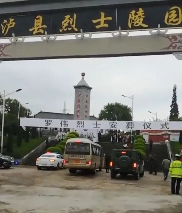 正连职飞行员罗伟1995年1月出生2013年被中国人民解放军空军航空大学