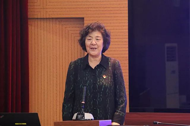 精神宣讲团成员,中共北京市委讲师团专家团成员郭海燕老师以"不忘初心