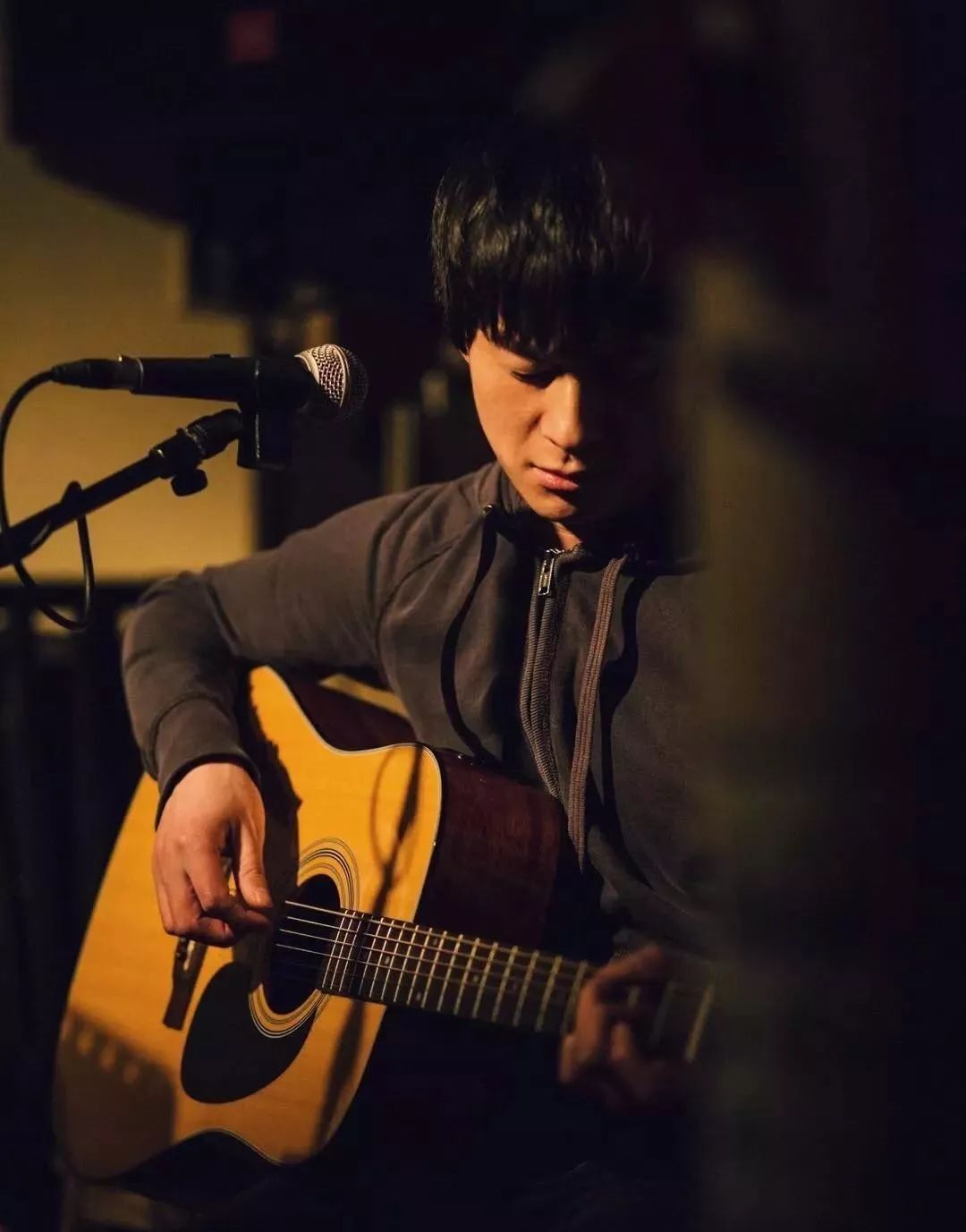 如是现场|(文末福利)"听,旧时光在唱歌" | 民谣独行侠王亚伟巡演青岛