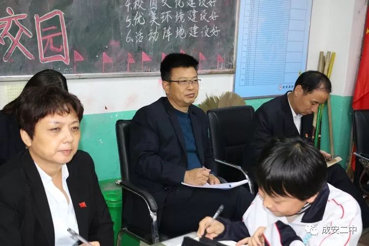 刘社有校长,宋丽红校长,年级主任王志超,教学处任美英主任,以及我校