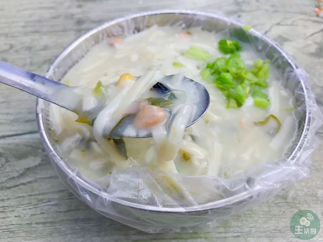 这家姜庄街上的小摊,让我再一次尝到了最淳朴的味道,粉浆饭,糊涂面条