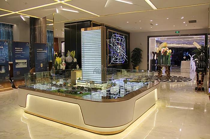 移动式沙盘底座是在与展厅风格相契合的情况下还要考虑更加便携式