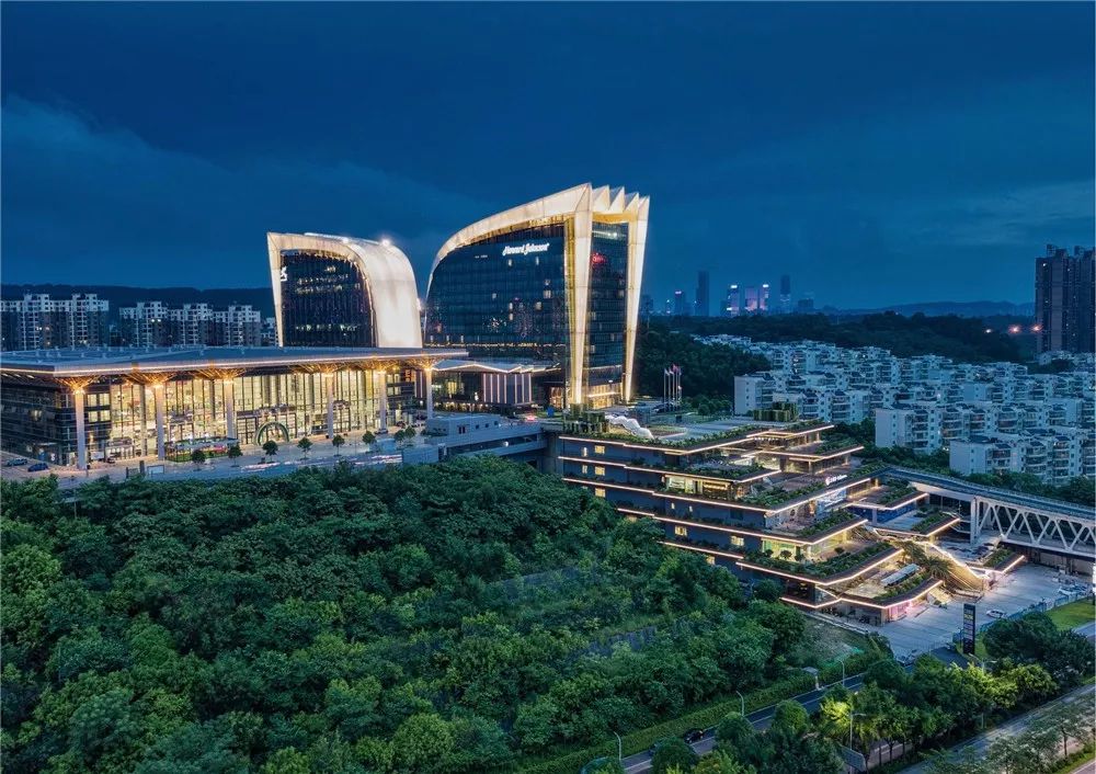 精选:街区型六层退台式半盒子商业中心——南宁方圆荟