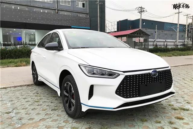 亚迪旗下全新紧凑型车比亚迪e3正式上市,售价区间为10.38—11.98万