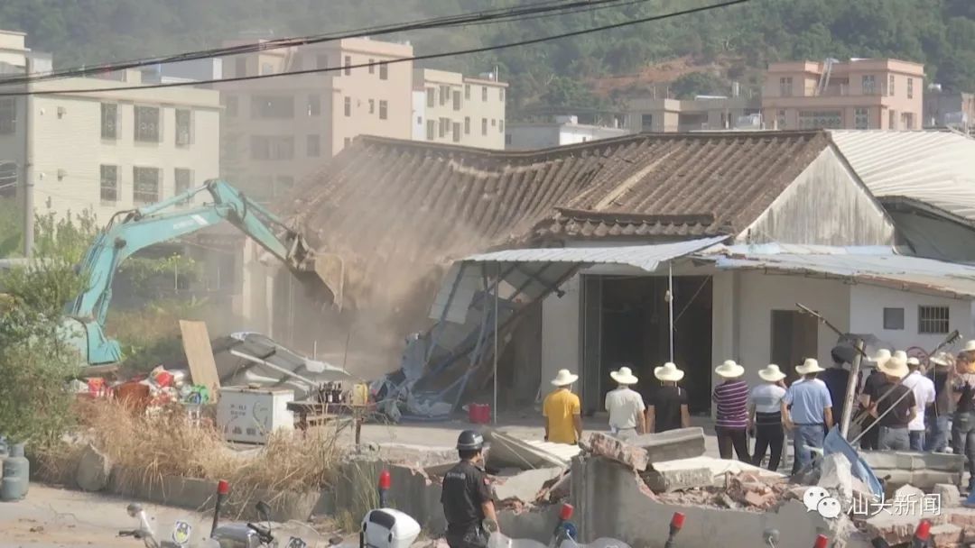 今日谷饶一村霸书记家违建被强拆