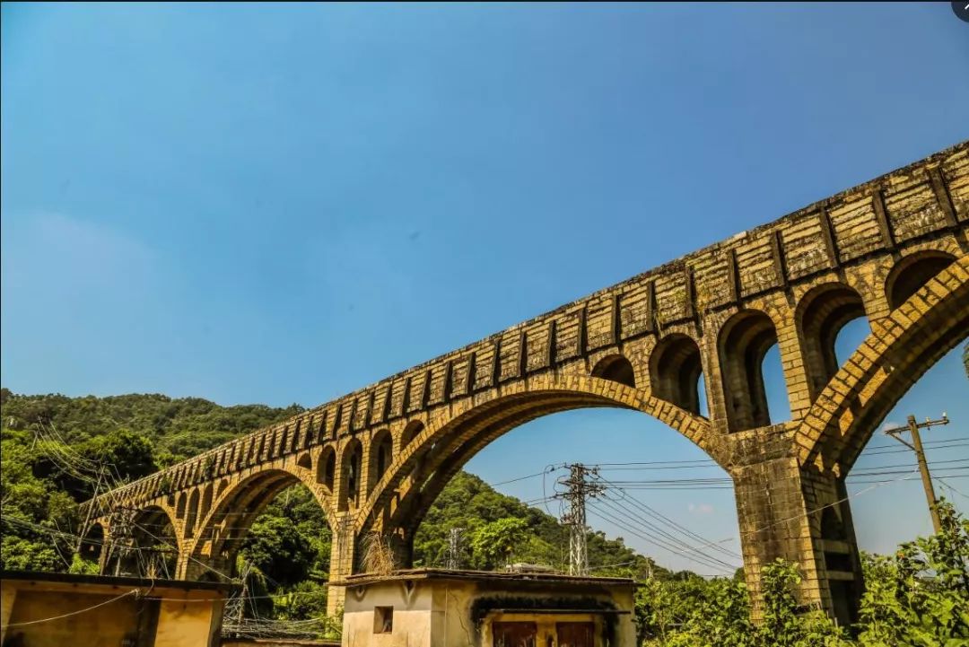 千山拦不住一渠映初心