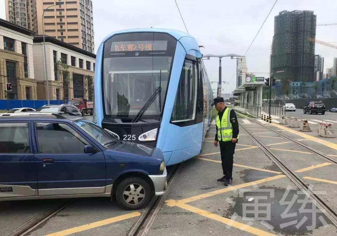 电客车救援应急演练蓉2号线非首开段此次演练有效检验了成都地铁相关