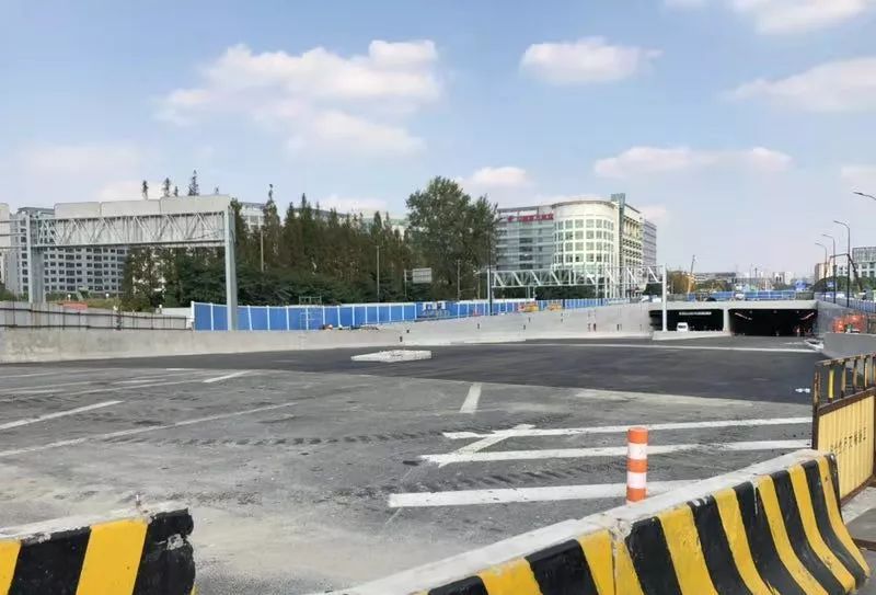 要通车了北翟路地道完成沥青摊铺本周五即将全线贯通并通车