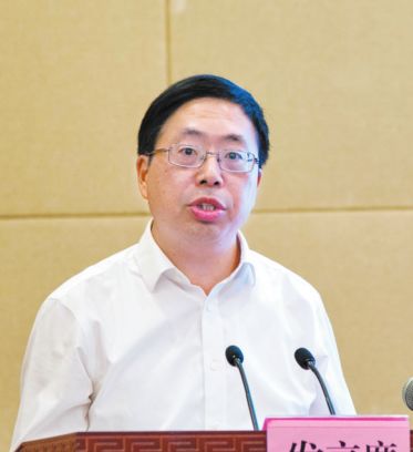 兰溪市委书记陈峰齐(上下滑动阅读)前三季度,兰溪经济保持平稳增长,规