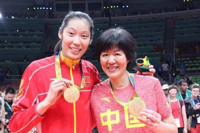 原创朱婷与姚明同框第一次如此娇小出席纪念中国重返奥林匹克大会