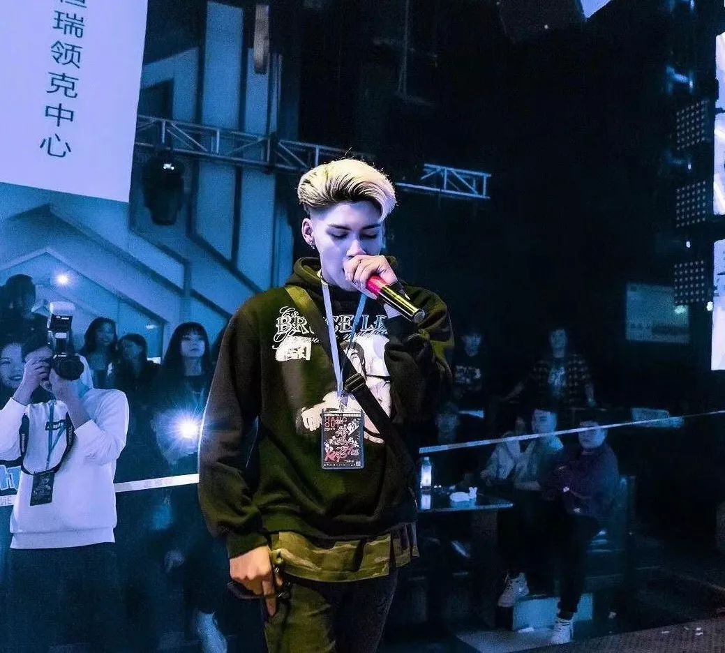 现场嘉宾# fsi 一色团队 #esil一色团队成员:花儿狼 aka 阿姨rapper