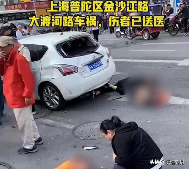 上海金沙江路车祸飙车并沿途撞伤12人2人死亡