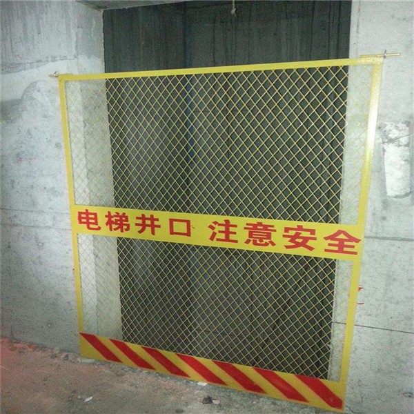 电梯轿厢保护施工图片