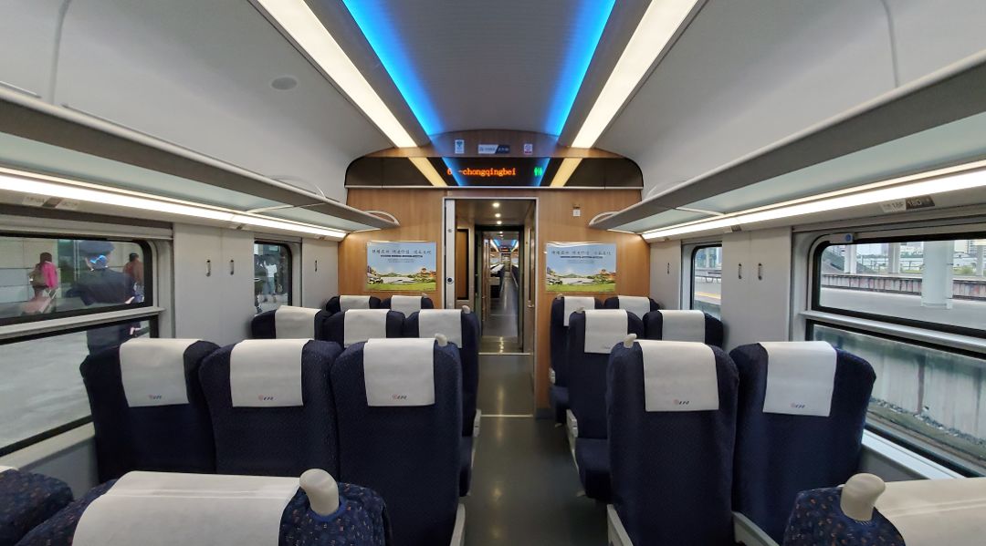 视频丨刚刚广安至重庆首班绿巨人动车开跑420多名旅客尝鲜出行