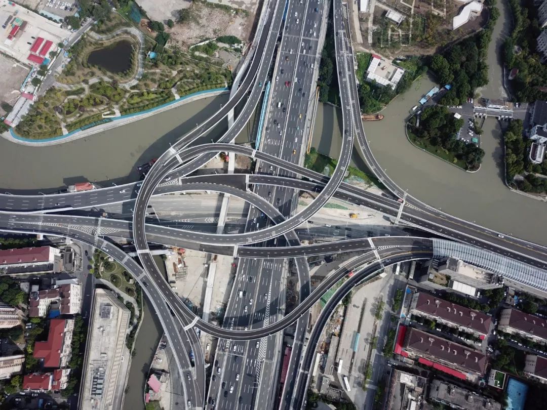 便民北翟路地道北横通道北虹立交部分匝道今日上午通车