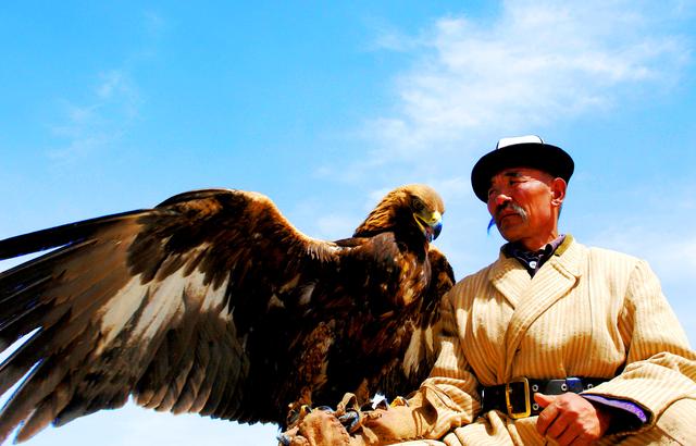 柯尔克孜族,帕米尔高原上的猎鹰部落,他们有一个4000年的约定