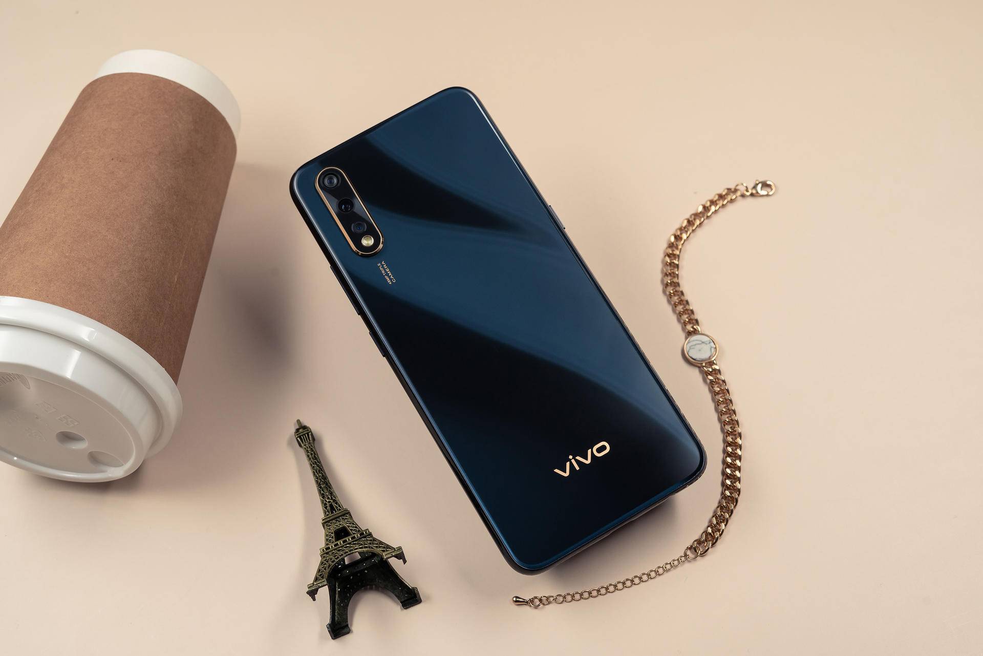 z系列高颜值实力派vivoz5极速幻影来袭