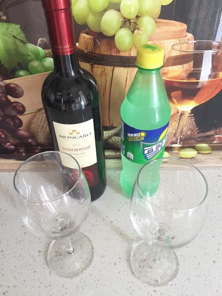 喝红酒兑雪碧真的不建议