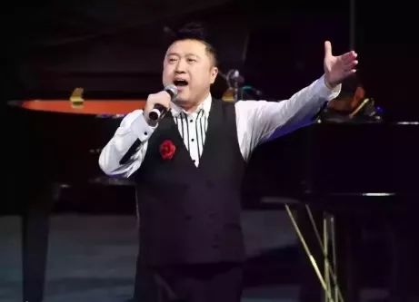 罗雨:上海轻音乐团首席青年歌唱家张民权:著名主持人王维倩:上海歌剧