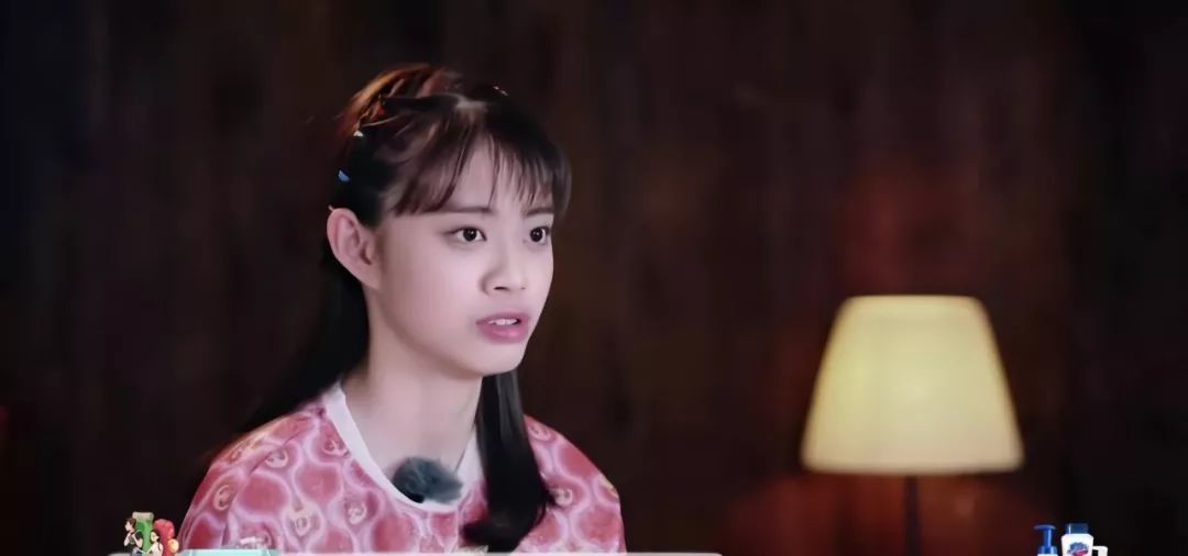 据了解,信女儿的生母传是张钰凰,和信分手后发觉已有身孕.