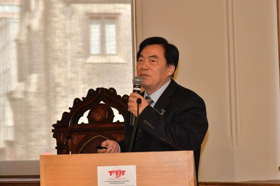 校长,北京圣陶教育发展与创新研究院院长王本中教授进行题为"融合创新