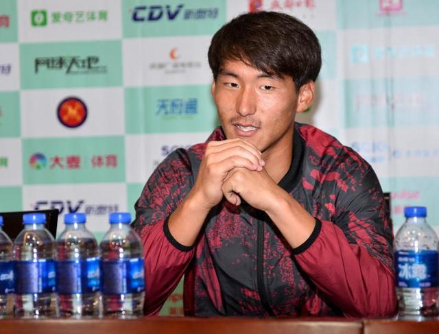 布云朝克特说平时休息,自己不喜欢玩手机也不喜欢打