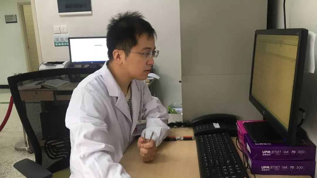 沈杰爱笑的暖医生