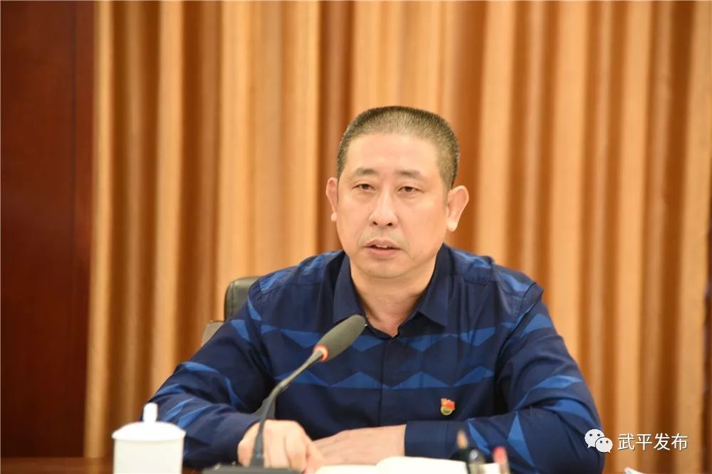 林振辉充分肯定县委常委会班子成员专题调研所取得的成果,希望下一步