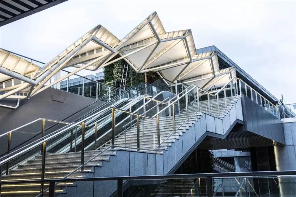 精选:街区型六层退台式半盒子商业中心——南宁方圆荟