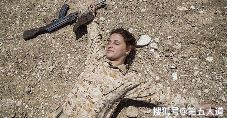 叙利亚女兵被杀图片