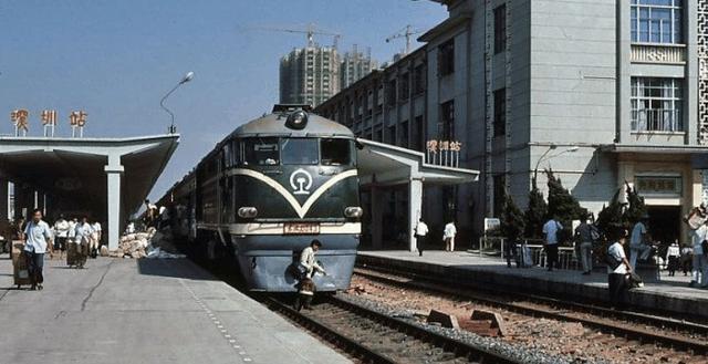 老照片:1983年的中国当时房子很便宜,图10你一定经历过