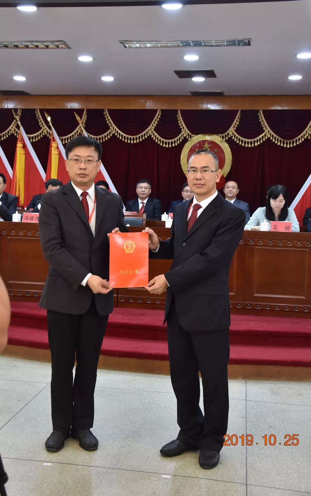 大会表决谢世华同志辞去民众镇人民政府镇长职务的决定(草案)和审议