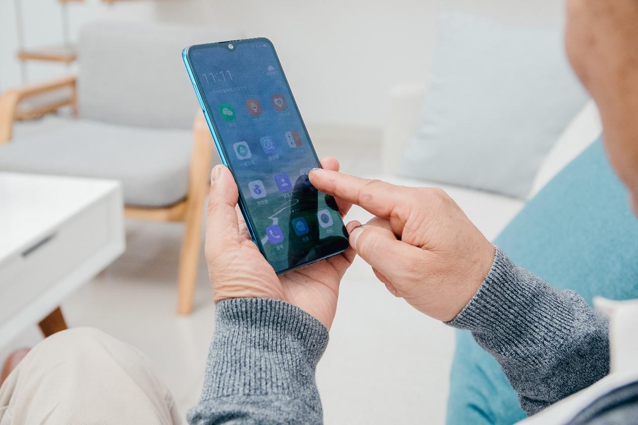 做亲情的守护中兴blade20孝心版为长辈量身定制