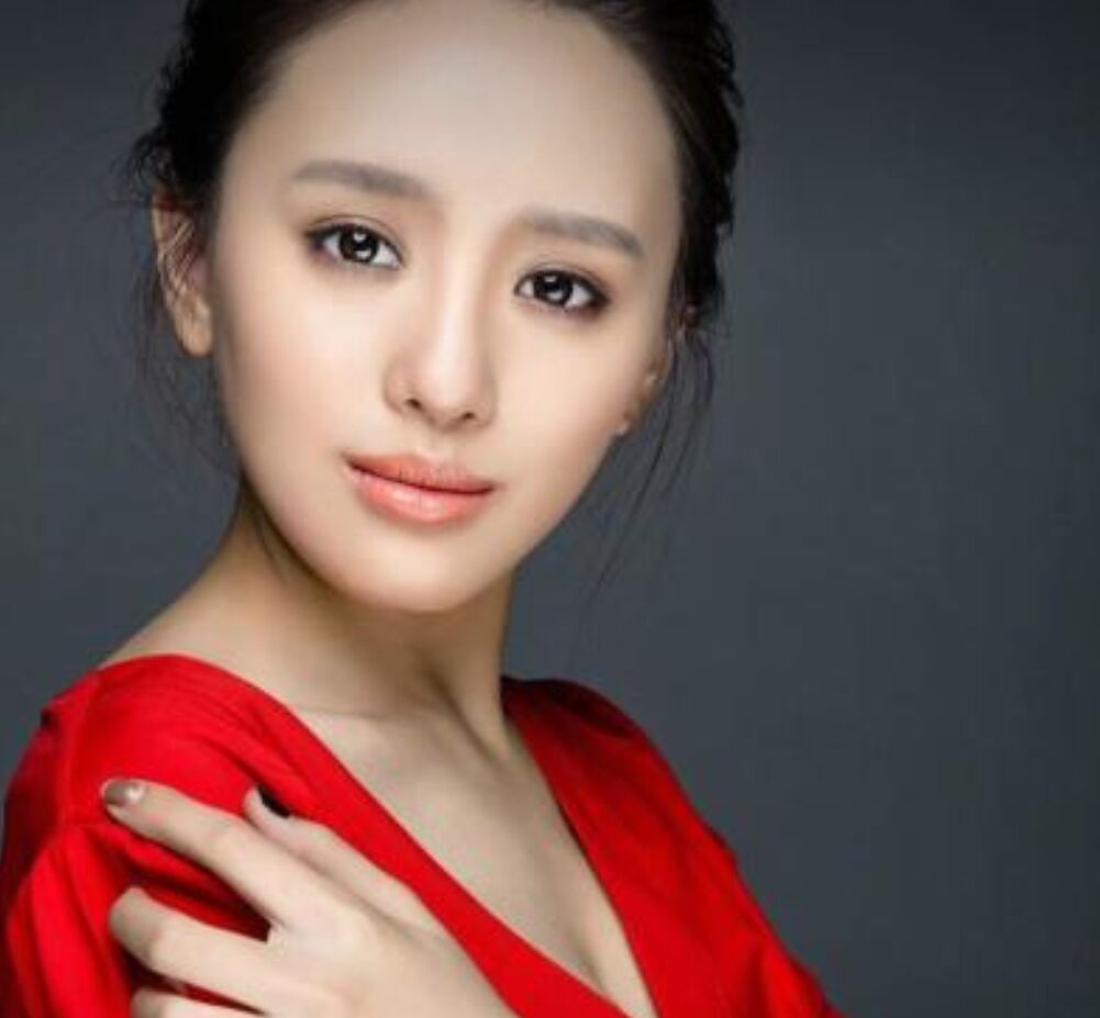 《谍战深海之惊蛰》算是罗秋韵的第二部大型作品.