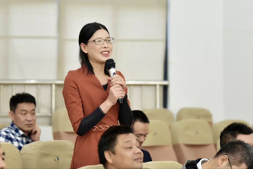 宾虹小学几位副校长也倾囊相授,情真意切地分析问题,实实在在地传授