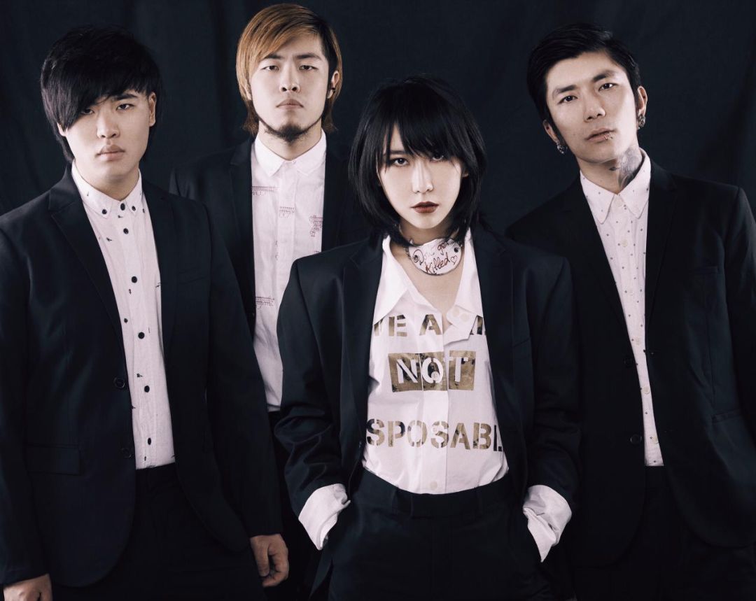 闪星组建于2008年,是一支人气爆棚,活力四射的emopunk另类摇滚乐队!