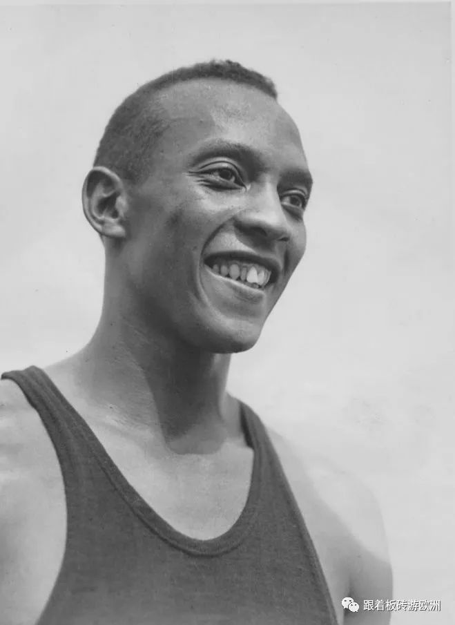 原来弟弟找到了美国田径传奇杰西欧文斯(jesse owens),并向他推荐了