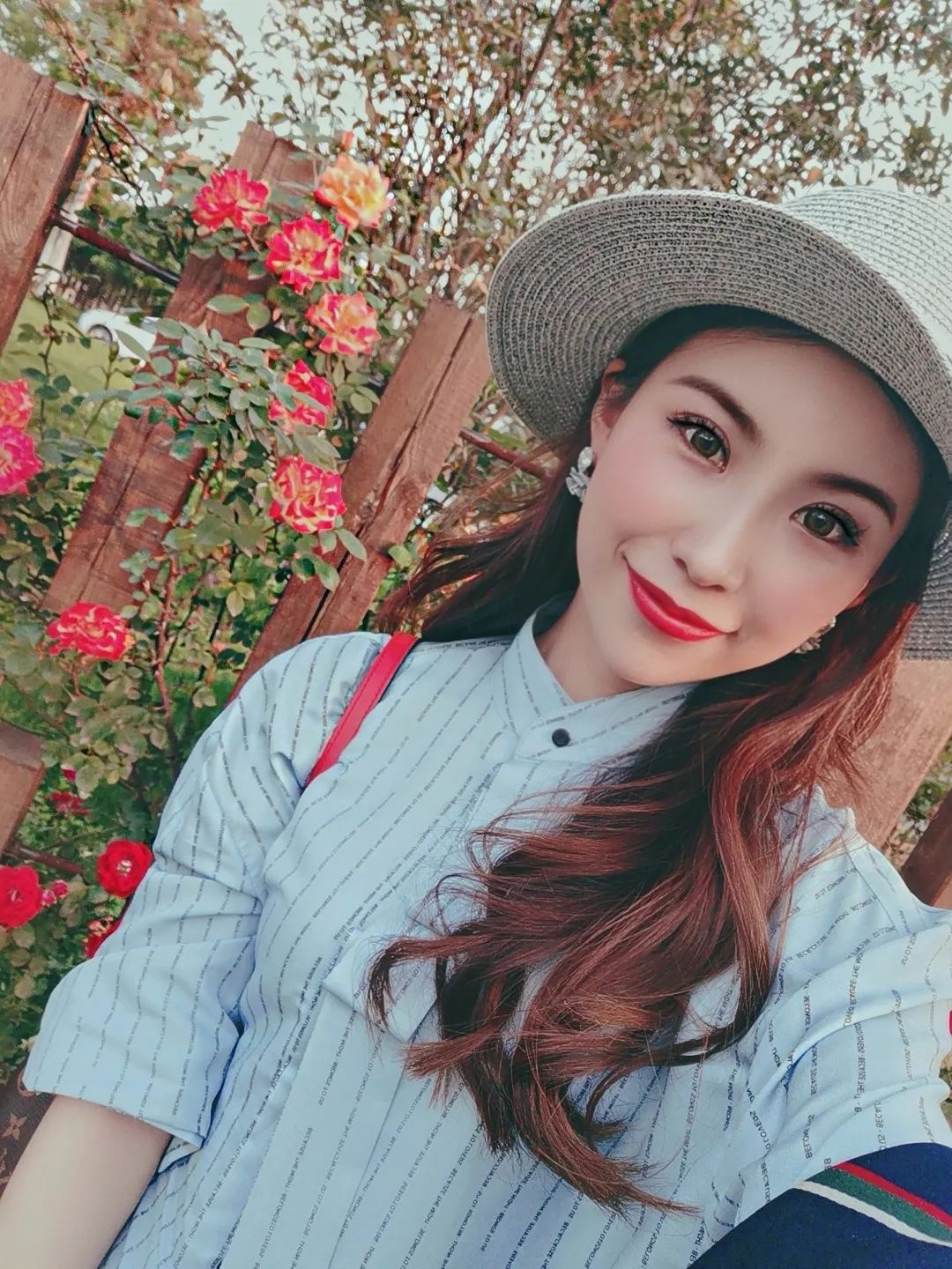 房产主持团:盛敏,耿谭英子朱琼谷乐乐(悄咪咪嘀咕两句:这个组合,我都