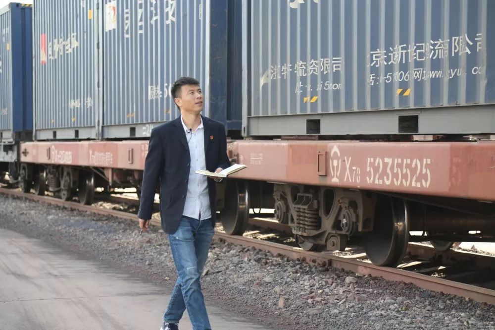 好榜样王海灵岗位成长的秘诀时刻把客户需求放心上