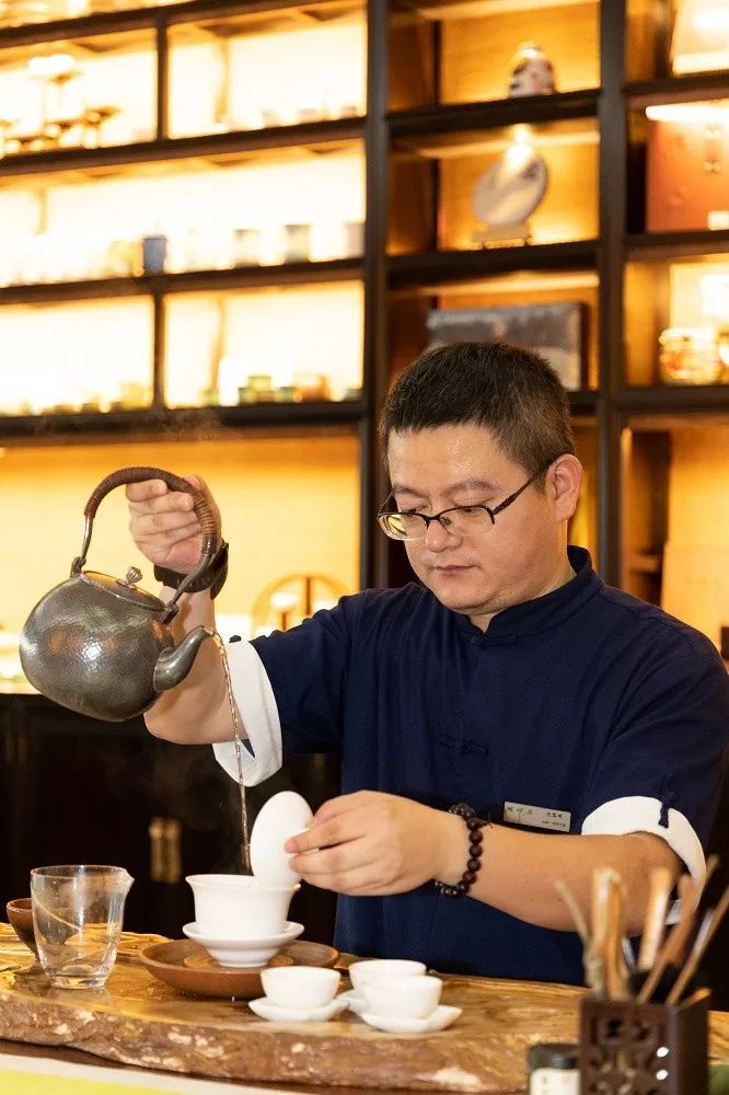 工匠故事沈黎明泡好手上的每一杯茶