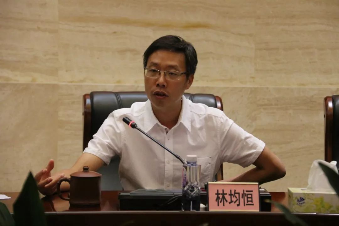 " 三水区经科局副局长陈玉虎表示,金融行业协会要发挥"桥梁"作用,畅通