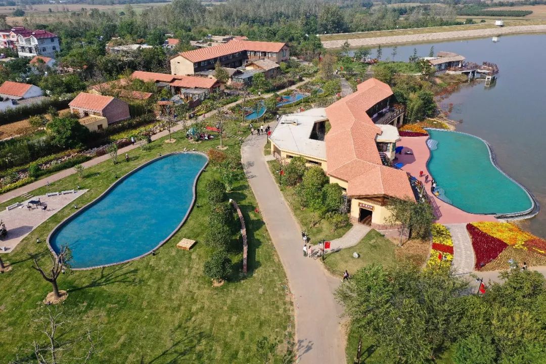 宋庄非遗主题民宿内休闲马陵山时下,位于江苏新沂市南郊的马陵山迎来