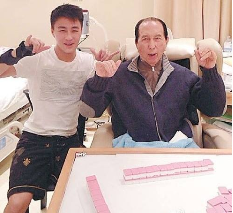 众所周知,赌王生了6个儿子但是还没有孙子,何猷君今次刻意提及"长孙"