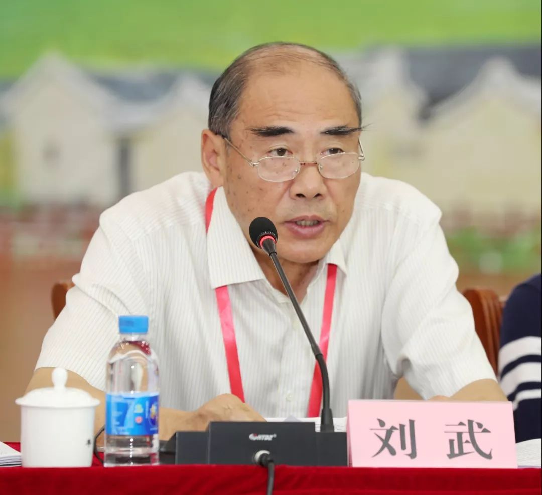 刘武在会上发言(胡金辉,郑坤摄)全国人大原副委员长李井泉之子,四川省