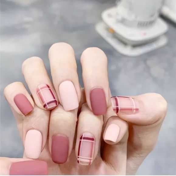 美甲图片大全:秋冬流行色那么多,最高级的还是这几个!