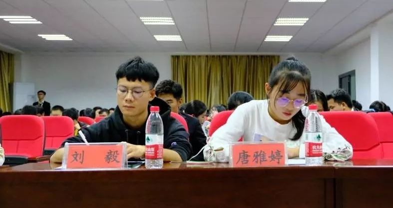 尚子路,秦旖旎软件学院学生会主席黄惠萍,刘毅和刘珞琛到场的嘉宾有
