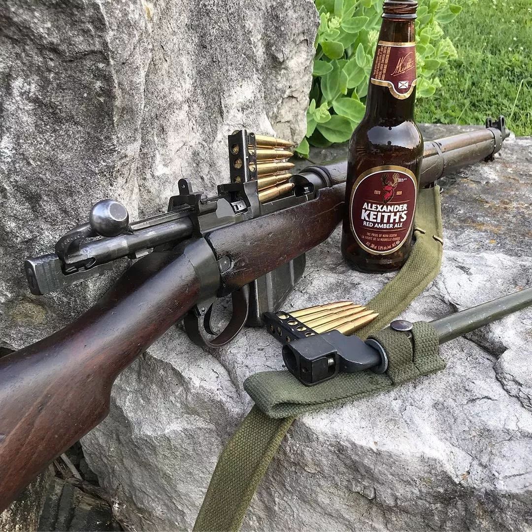 弹夹与枪承载着当年荣光的好伴侣