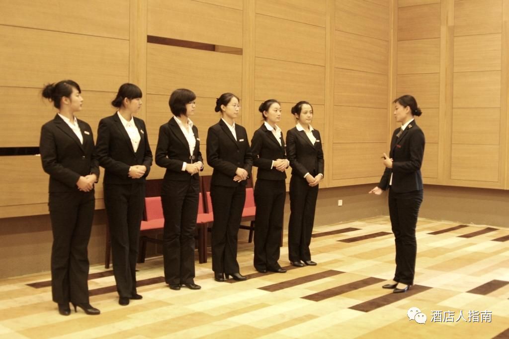 酒店总经理:中层管理者,如何"尴尬"地"存在"?(深度好文)