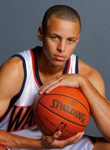 球星没了胡子长啥样,哈登暴露了,诺天王甩了小鲜肉几条街_库里